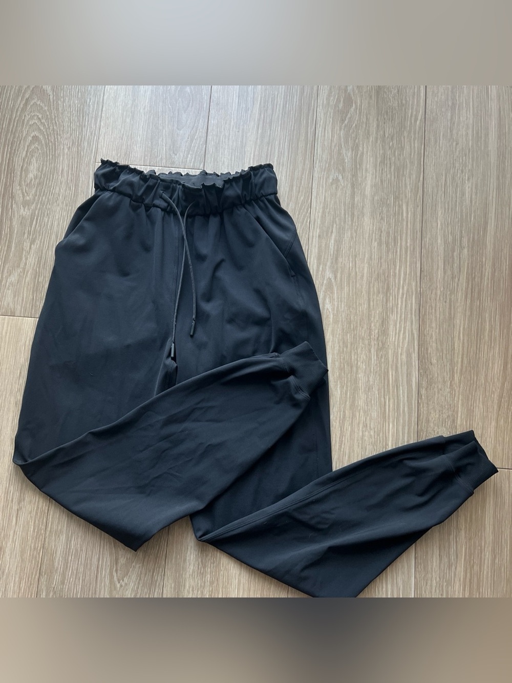 Black Lululemon joggers size 2 #athleisure #activewear
